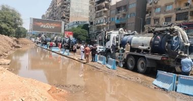 كسر بخط مياه 400 مم بشارع جامعة الدول.. والدفع بسيارات الشفط وفرق الإصلاح كسر بخط مياه 400 مم بشارع جامعة الدول.. والدفع بسيارات الشفط وفرق الإصلاح
