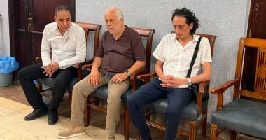 Photo: gulfchannels.com أشرف زكي وحمزة العيلي يقدمان واجب العزاء في الراحل عمرو محمد علي.. صور