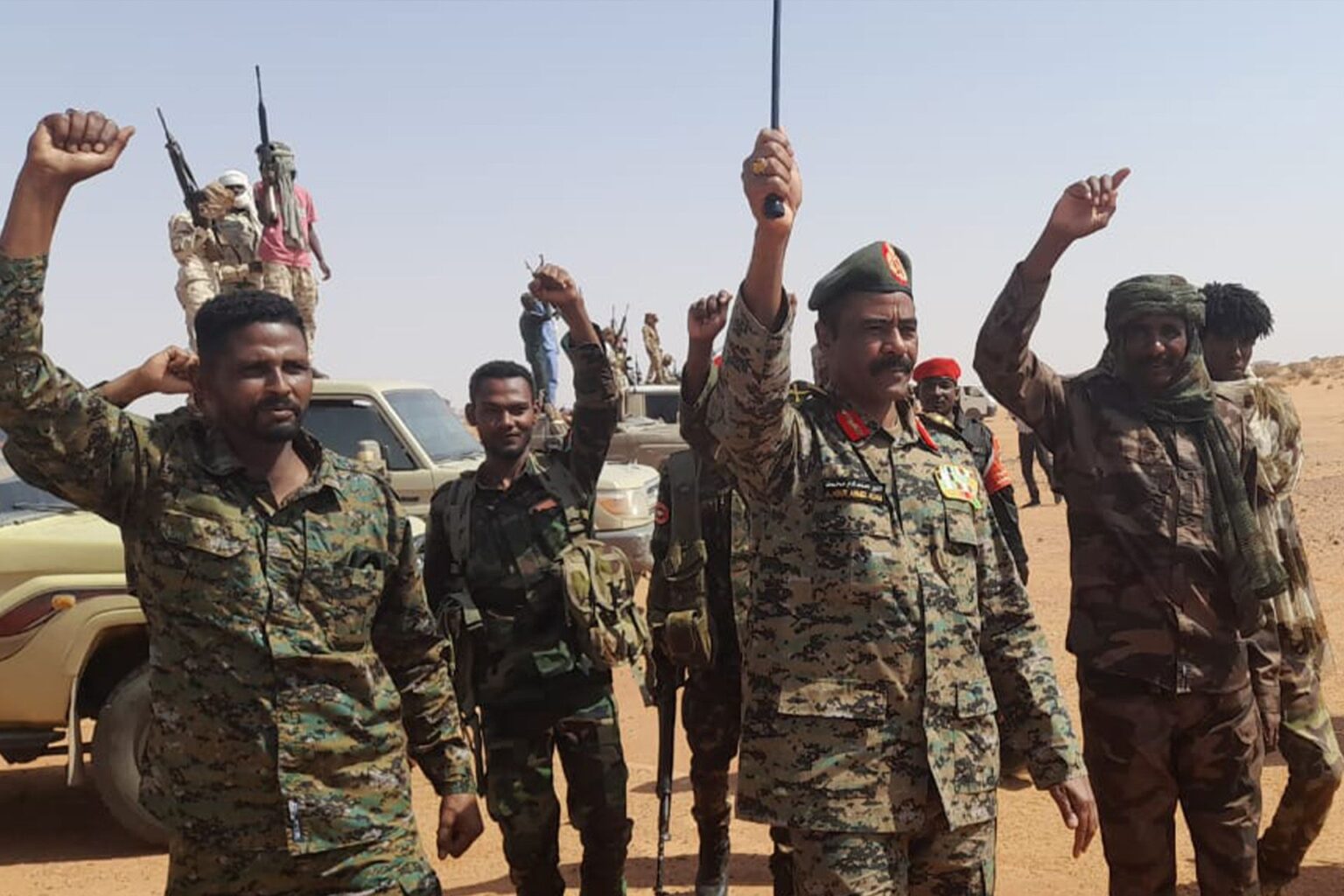 انشقاقات تتسع في صفوف “الدعم السريع”.. هل بدأ تساقط أحجار الدومينو؟ | سياسة انشقاقات تتسع في صفوف "الدعم السريع".. هل بدأ تساقط أحجار الدومينو؟ | سياسة