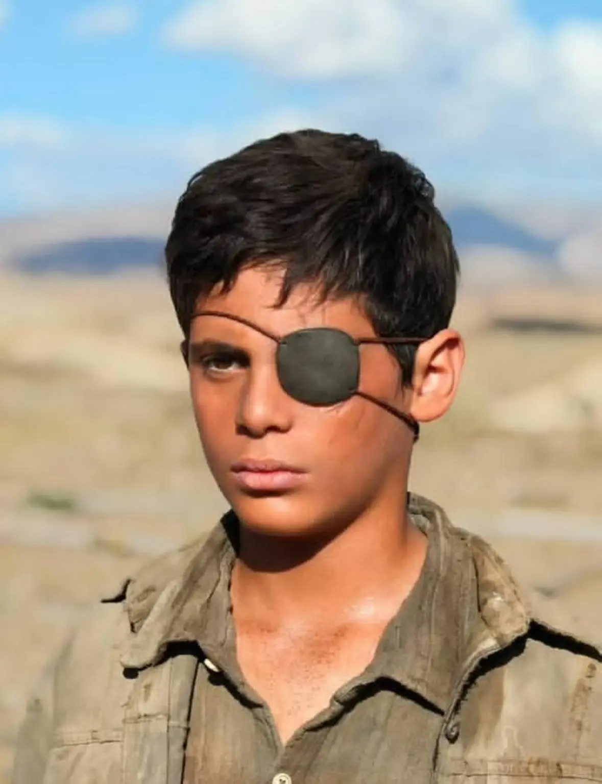عمر شريف يفتح أبواب السينما الصينية.. موهبة صعدت من «تحت الوصاية» عمر شريف يفتح أبواب السينما الصينية.. موهبة صعدت من «تحت الوصاية»