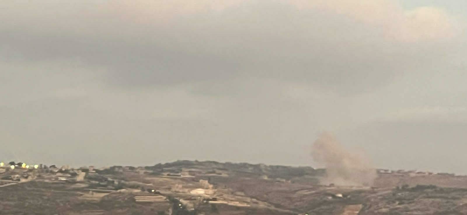 عملية تفجير نفذها الجيش الإسرائيلي لعدد من المنازل في بلدة ميس الجبل بقضاء مرجعيون (صورة متداولة)