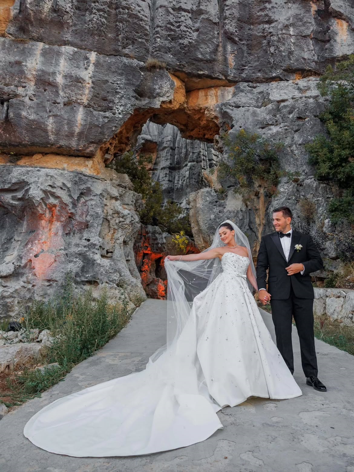 دانا الحلاني عروس 2026 بتوقيع إيلي صعب (انستغرام Lebanese Weddings)