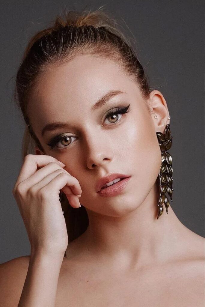 Ester Exposito