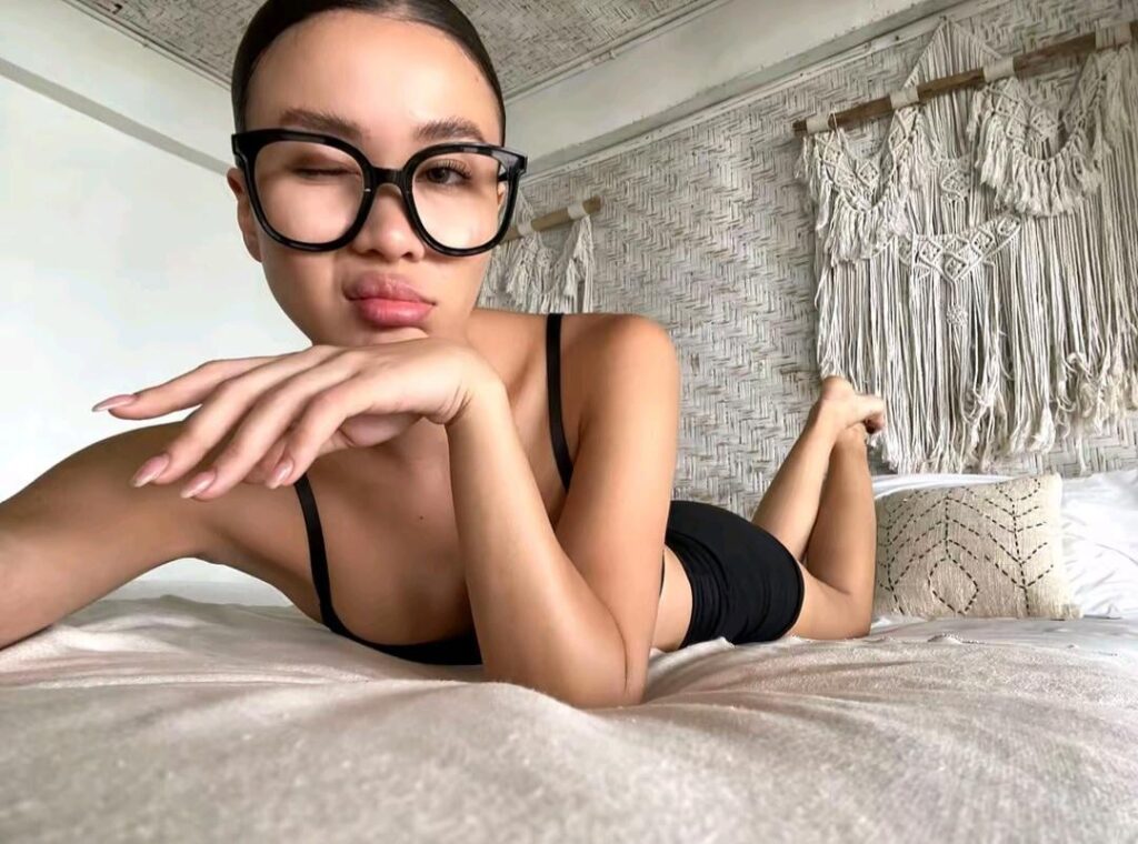 Abugatın Sevgilisi Karina Sattanova