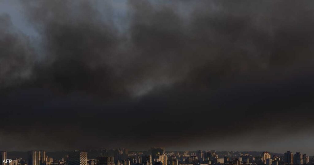 قتلى بهجوم روسي في أوكرانيا.. وزيلينسكي يتوعد بـ”شتاء مؤلم” قتلى بهجوم روسي في أوكرانيا.. وزيلينسكي يتوعد بـ"شتاء مؤلم"