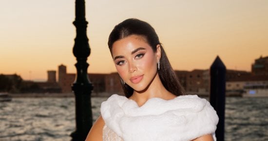 يارا السكري تتألق بإطلالتين في مهرجان فينيسيا.. ما بين الأبيض والأسود يارا السكري تتألق بإطلالتين في مهرجان فينيسيا.. ما بين الأبيض والأسود