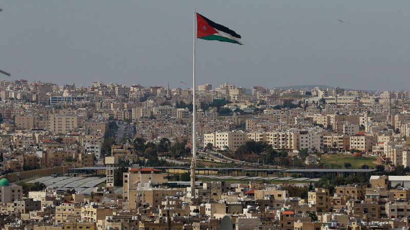 آلاف السوريين في الأردن يتقدمون بطلبات زيارة إلى سوريا والعودة إلى المملكة.. ومصدران يوضحان لـCNN التفاصيل | CNN Arabic آلاف السوريين في الأردن يتقدمون بطلبات زيارة إلى سوريا والعودة إلى المملكة.. ومصدران يوضحان لـCNN التفاصيل | CNN Arabic