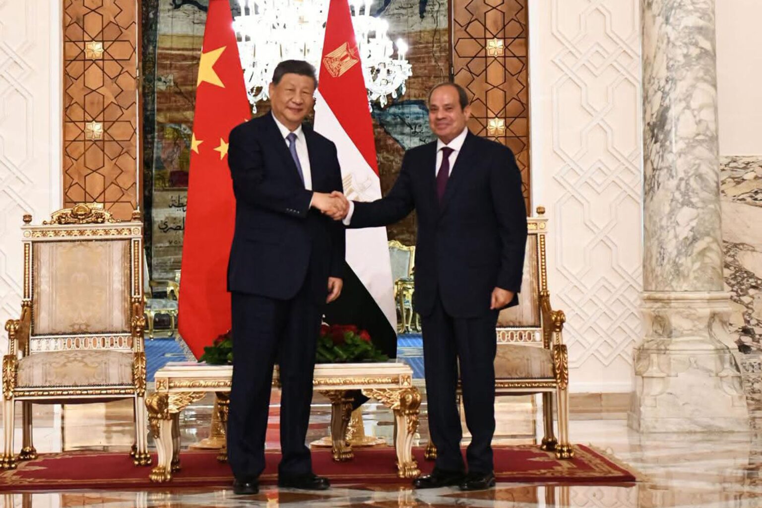 مصر بين الصين وأمريكا.. حيرة أم مواءمة؟ | سياسة مصر بين الصين وأمريكا.. حيرة أم مواءمة؟ | سياسة
