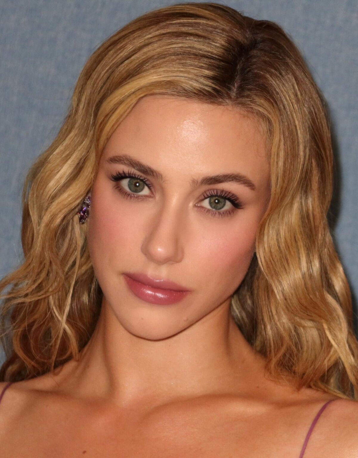 Lili Reinhart