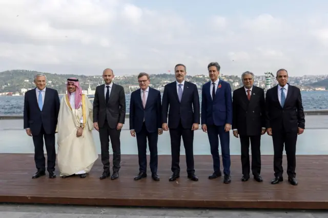 دعا المشاركون في اجتماع إسطنبول إلى احتواء التصعيد عبر الدبلوماسية والحوار، واتفقوا على مواصلة اجتماعاتهم بصورة دورية.