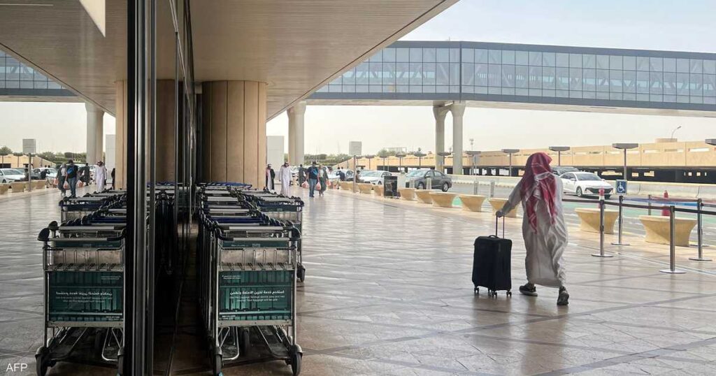 السعودية تمدد تعليق العمليات في مطار الملك خالد السعودية تمدد تعليق العمليات في مطار الملك خالد