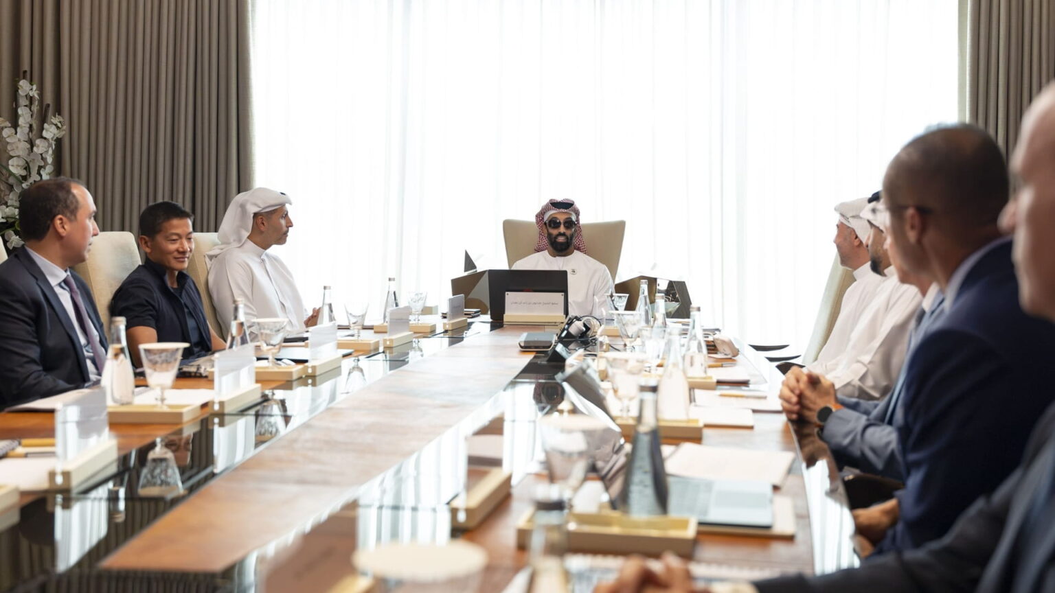 طحنون بن زايد يستعرض أحدث استثمارات إم جي إكس واستراتيجيتها طحنون بن زايد يستعرض أحدث استثمارات إم جي إكس واستراتيجيتها