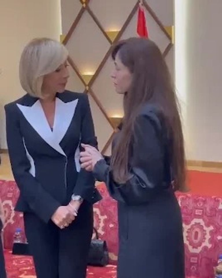 بحضور نعمت عون ونجوم الفن.. عبير نعمة تستقبل المعزين في وفاة والدها - صورة 1