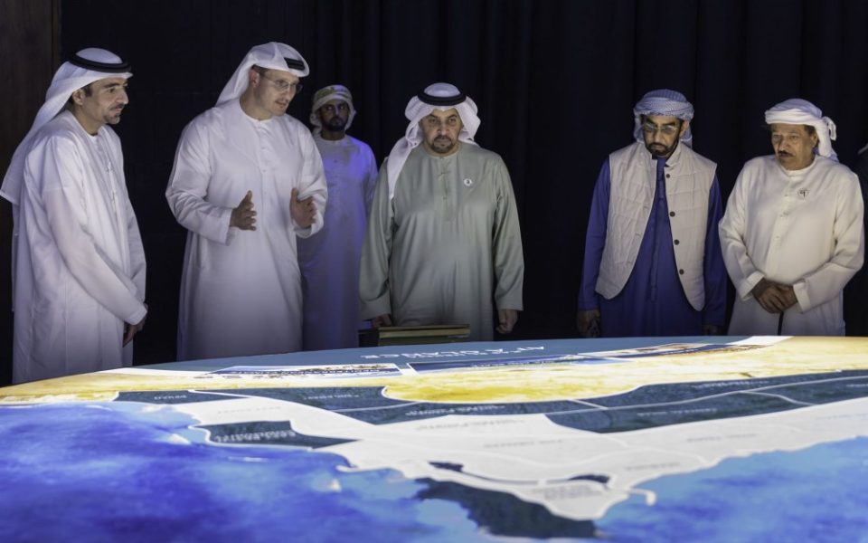 حمدان بن زايد يطلع على مستجدات مشروع رأس الحكمة في جمهورية مصر العربية حمدان بن زايد يطلع على مستجدات مشروع رأس الحكمة في جمهورية مصر العربية