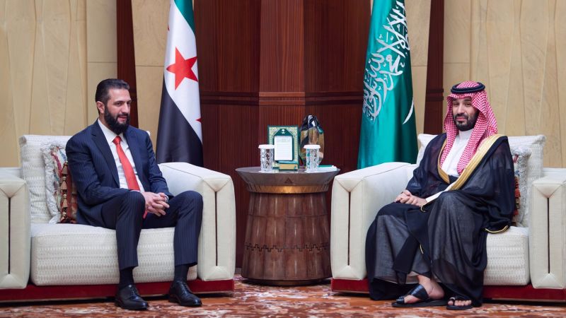 هل “طلبت السعودية من سوريا إرسال مقاتلين إلى اليمن”؟ مستشار أحمد الشرع يرد | CNN Arabic هل "طلبت السعودية من سوريا إرسال مقاتلين إلى اليمن"؟ مستشار أحمد الشرع يرد | CNN Arabic