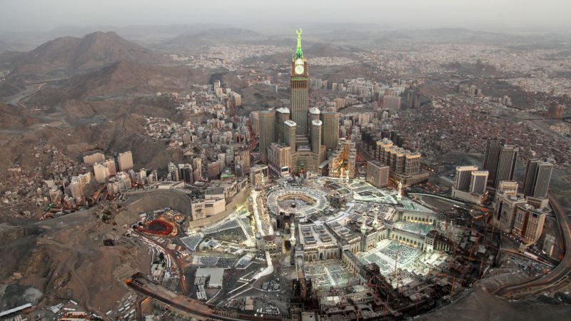 فعلا الفاحشة داخل مسجد في مكة.. السعودية تعلن إعدام رجل وامرأة | CNN Arabic