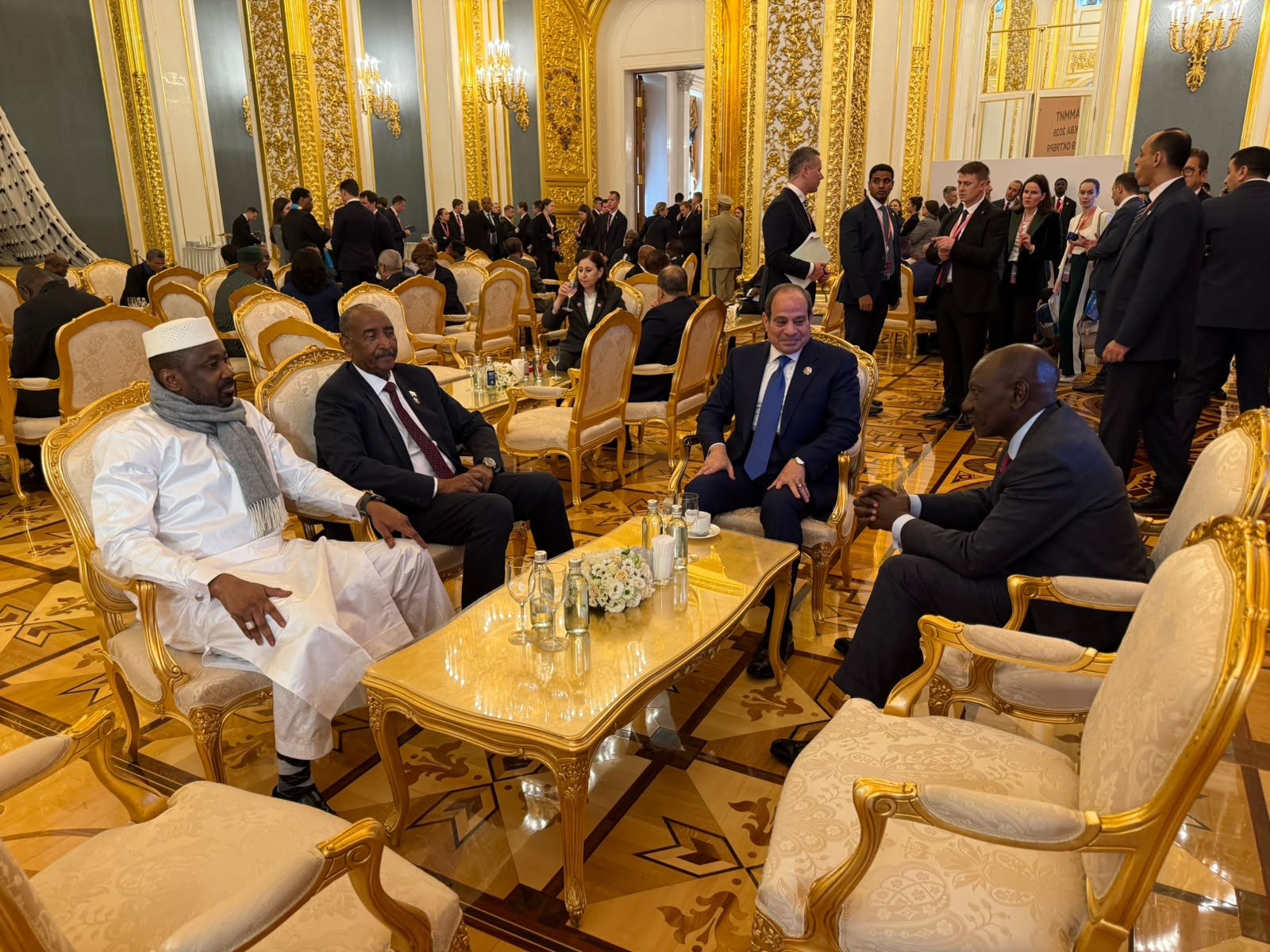 فخامة الرئيس السيسى يلتقى البرهان ورئيس كينيا ورئيس المجلس العسكرى الانتقالى المالى فخامة الرئيس السيسى يلتقى البرهان ورئيس كينيا ورئيس المجلس العسكرى الانتقالى المالى