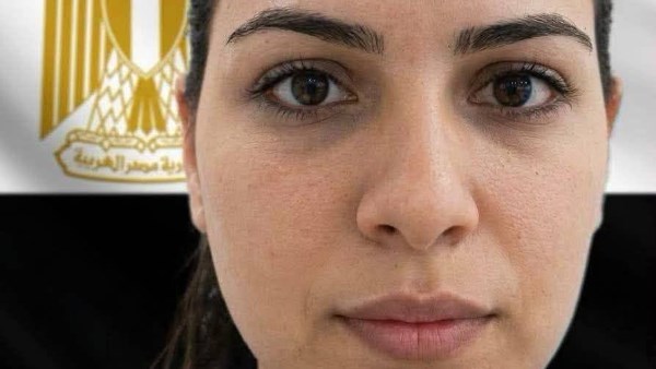 عزة رمزي مضيفة الطيران المصرية