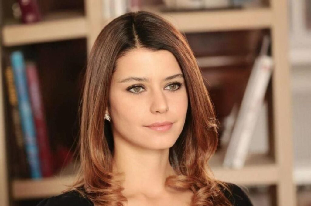 حمل النجمة التركية بيرين سات بطفلها الأول! تصريح لها يثير التساؤلات… حمل النجمة التركية بيرين سات بطفلها الأول! تصريح لها يثير التساؤلات وهذه الحقيقة