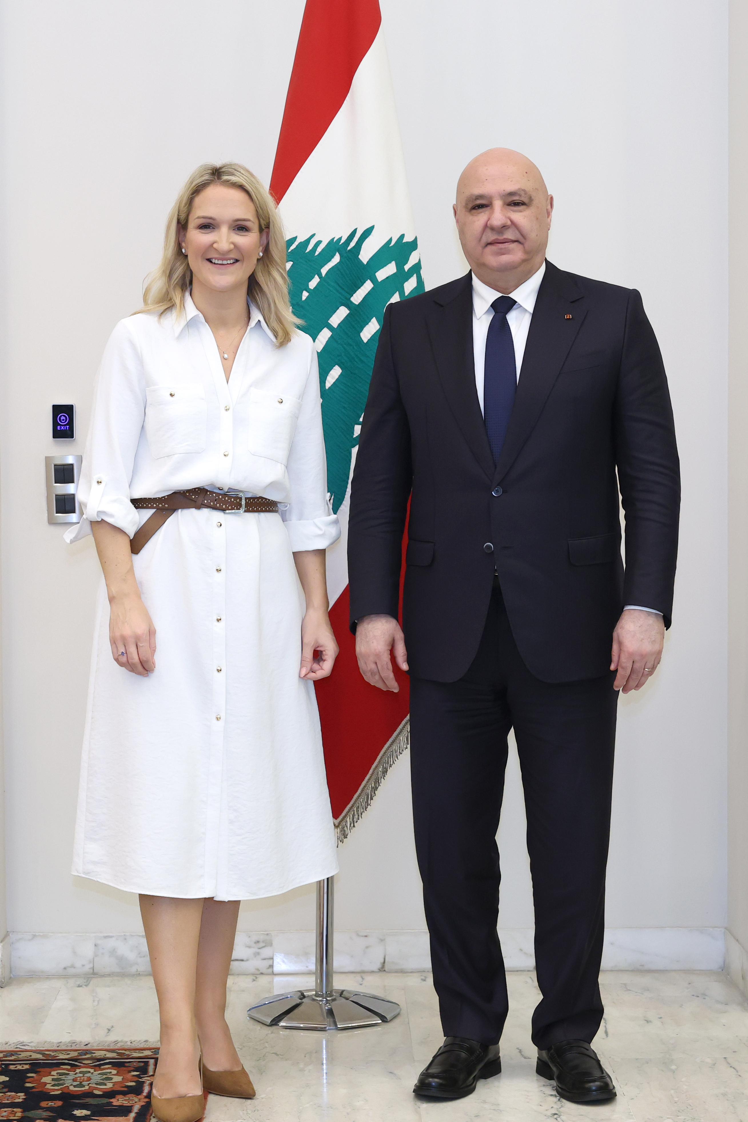 وزيرة الخارجية والدفاع الإيرلندية والرئيس عون (الرئاسة اللبنانية).