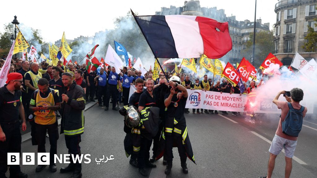 حرائق في مدارس واحتجاجات طلابية في أنحاء فرنسا حرائق في مدارس واحتجاجات طلابية في أنحاء فرنسا