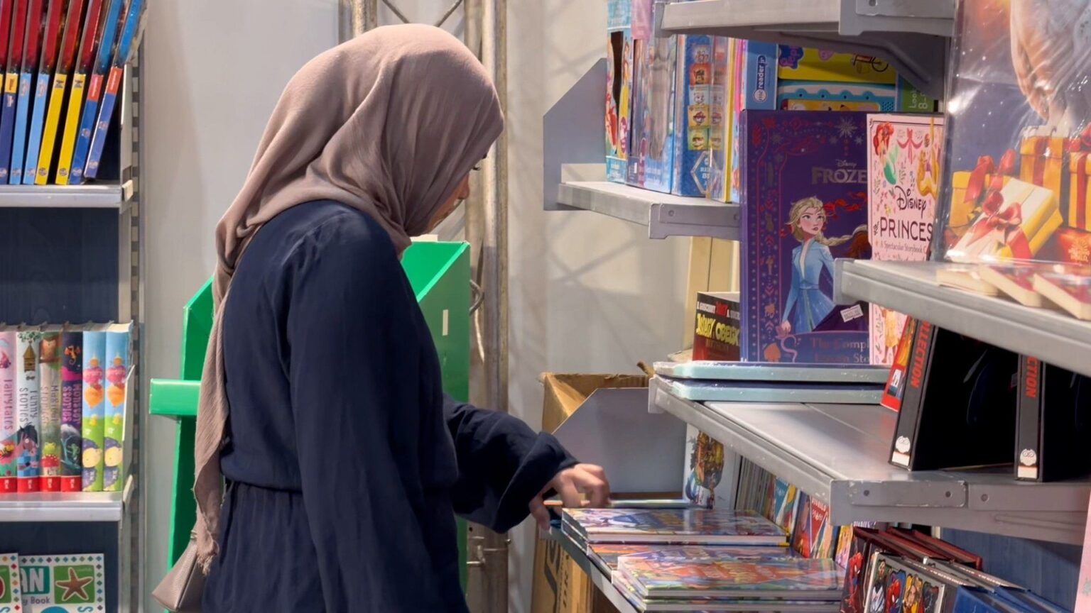 معرض بيروت للكتاب.. هل تنقذ وحدة الناشرين سوق القراءة من الغلاء؟ | اقتصاد معرض بيروت للكتاب.. هل تنقذ وحدة الناشرين سوق القراءة من الغلاء؟ | اقتصاد