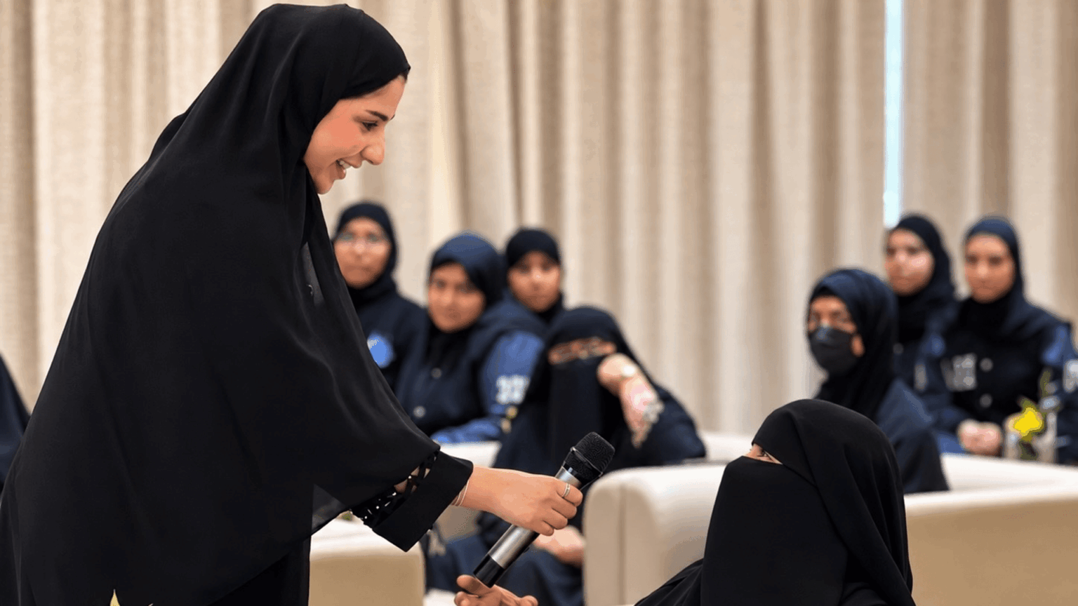 دار الوثائق بالشارقة تستحضر ذاكرة الحمرية في جلسة بين جيل وجيل دار الوثائق بالشارقة تستحضر ذاكرة الحمرية في جلسة بين جيل وجيل