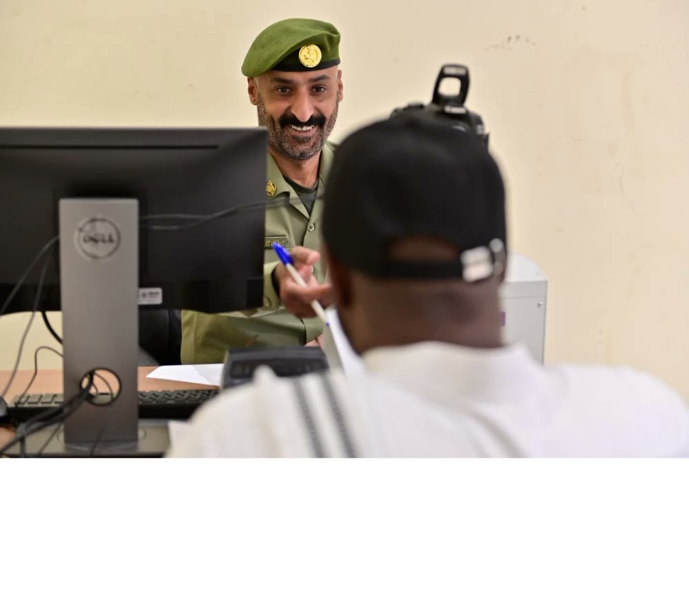 صحيفة عكاظ/#عاجل | «الجوازات» تجيب على 10 أسئلة متداولة حول تصحيح أوضاع اليمنيين المخالفين. للاطلاع على التفاصيل: صحيفة عكاظ/#عاجل | «الجوازات» تجيب على 10 أسئلة متداولة حول تصحيح أوضاع اليمنيين المخالفين. للاطلاع على التفاصيل: