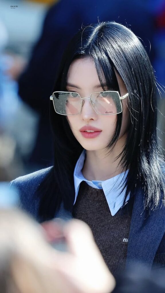 261005 تحديث قصة مومو على الانستقرام - MOMO x MIU MIU SS27 Paris